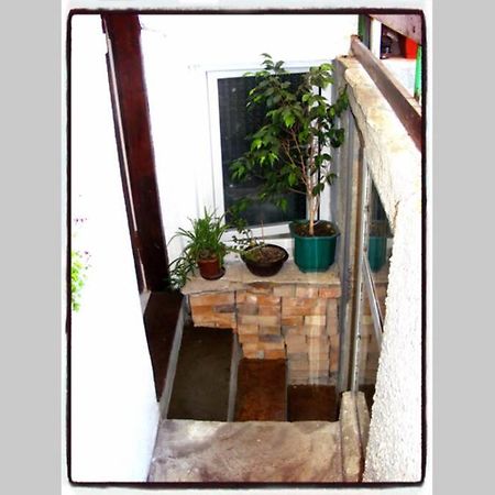 Authentic Guest Stay In The Heart Of Veliko Tarnovo Студио С Изглед Към Царевец Ngoại thất bức ảnh