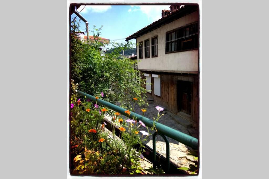 Authentic Guest Stay In The Heart Of Veliko Tarnovo Студио С Изглед Към Царевец Ngoại thất bức ảnh