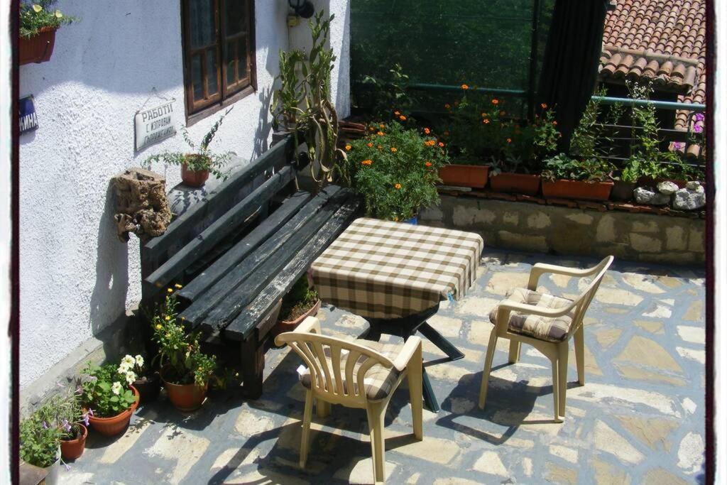 Authentic Guest Stay In The Heart Of Veliko Tarnovo Студио С Изглед Към Царевец Ngoại thất bức ảnh