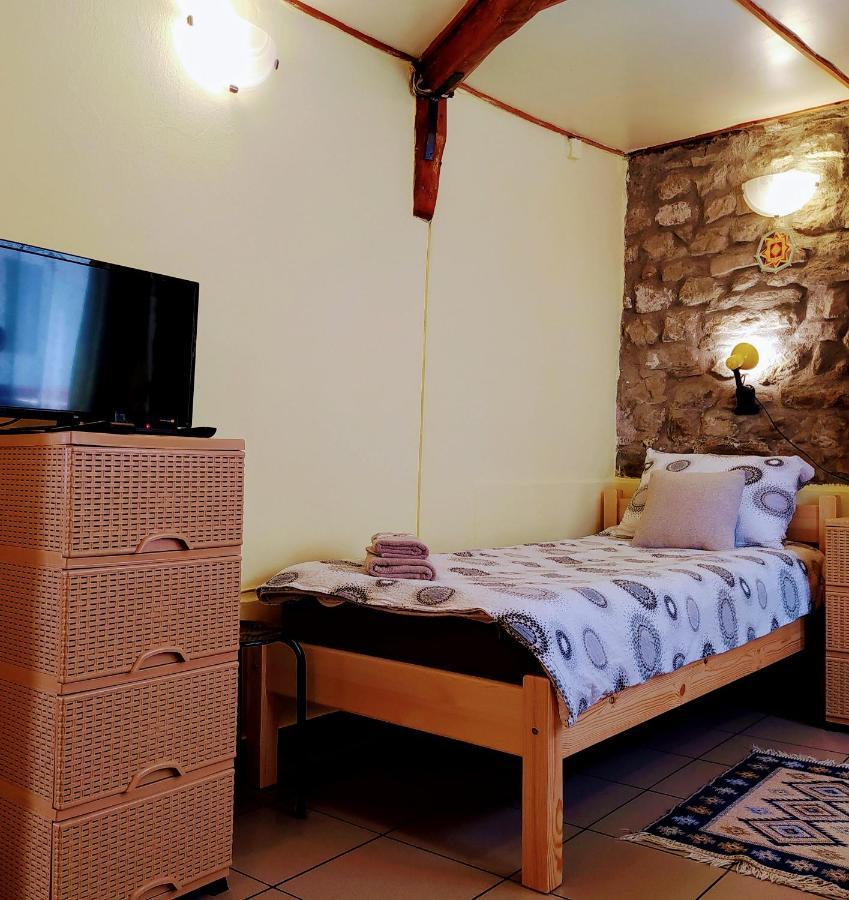 Authentic Guest Stay In The Heart Of Veliko Tarnovo Студио С Изглед Към Царевец Ngoại thất bức ảnh